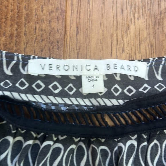 Veronica Beard Woman’s Blue Printed Silk Top Size 4 - Picture 3 of 5